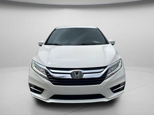 White Diamond Pearl 2019 Honda Odyssey Elite