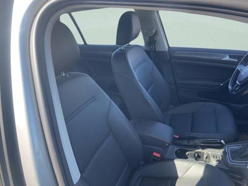 Tungsten Silver Metallic 2018 Volkswagen Golf TSI SE