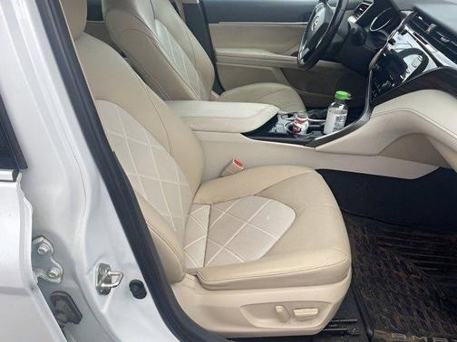 2019 Toyota Camry Hybrid SE