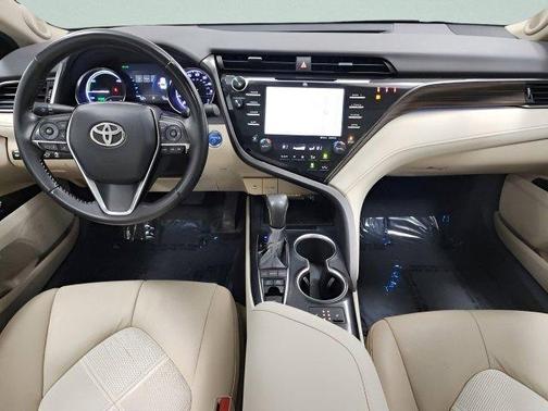 2019 Toyota Camry Hybrid SE
