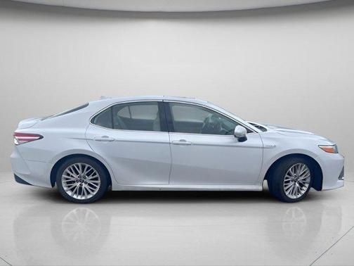 2019 Toyota Camry Hybrid SE