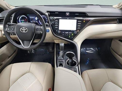 2019 Toyota Camry Hybrid SE