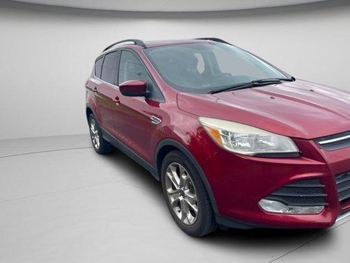 Ruby Red Metallic 2015 Ford Escape SE