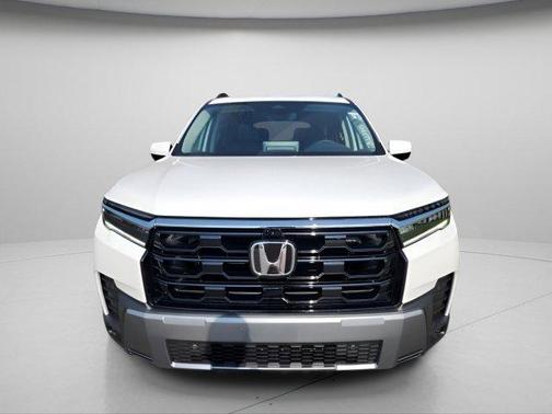 Platinum White Pearl 2026 Honda Pilot Touring 8-Passenger