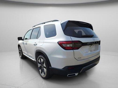 Platinum White Pearl 2026 Honda Pilot Touring 8-Passenger