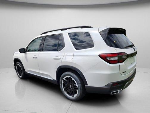 Platinum White Pearl 2026 Honda Pilot Touring 8-Passenger