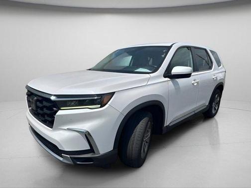 Platinum White Pearl 2023 Honda Pilot 2WD EX-L 8 Passenger