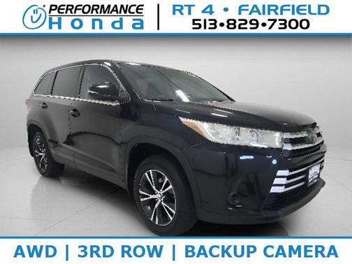 Midnight Black Metallic 2019 Toyota Highlander LE