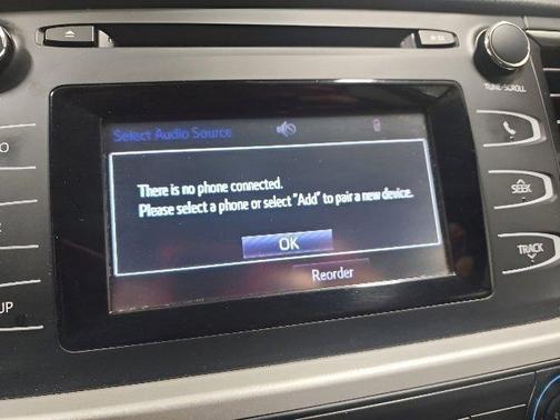 Midnight Black Metallic 2019 Toyota Highlander LE