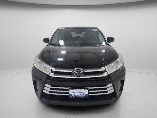 Midnight Black Metallic 2019 Toyota Highlander LE