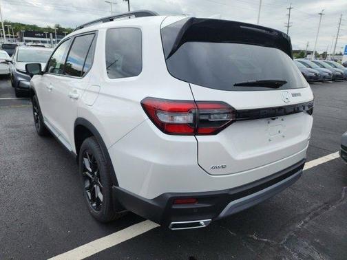 2025 Honda Pilot Touring 8-Passenger