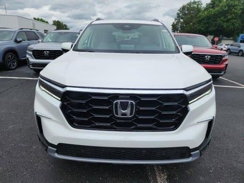 2025 Honda Pilot Touring 8-Passenger