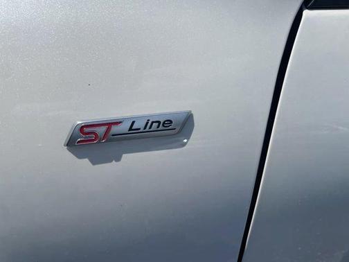 Star White Metallic Tri-Coat 2023 Ford Escape ST-Line Select