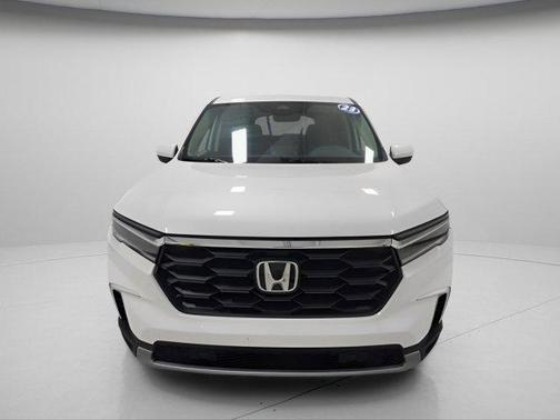 Platinum White Pearl 2023 Honda Pilot AWD EX-L 8 Passenger