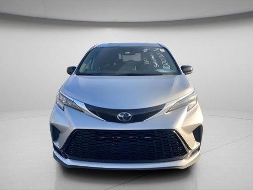 2021 Toyota Sienna XSE 7 Passenger