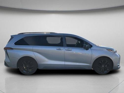 2021 Toyota Sienna XSE 7 Passenger