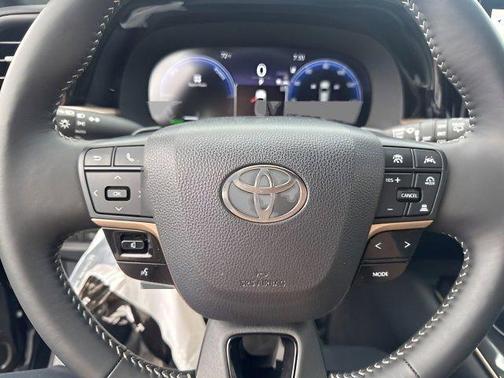 2025 Toyota Crown Signia XLE