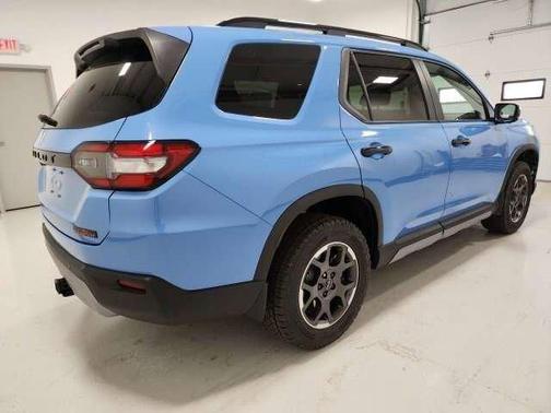 Diffused Sky Pearl 2024 Honda Pilot TrailSport