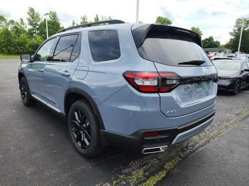 2025 Honda Pilot Touring 8-Passenger