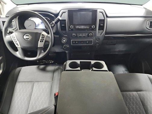 2022 Nissan Titan SV