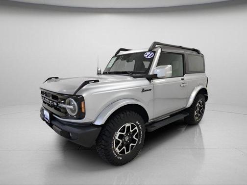 Iconic Silver Metallic 2021 Ford Bronco Outer Banks