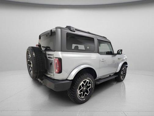 Iconic Silver Metallic 2021 Ford Bronco Outer Banks