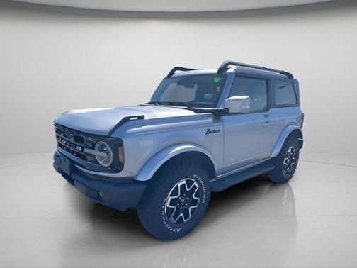 Iconic Silver Metallic 2021 Ford Bronco Outer Banks