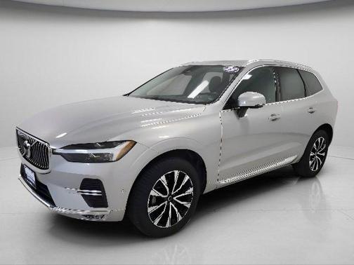 Silver Dawn Metallic 2023 Volvo XC60 B5 Plus Bright Theme