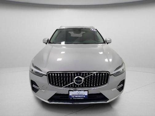 Silver Dawn Metallic 2023 Volvo XC60 B5 Plus Bright Theme
