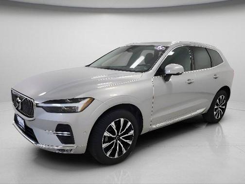 Silver Dawn Metallic 2023 Volvo XC60 B5 Plus Bright Theme
