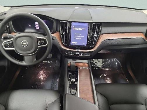 Silver Dawn Metallic 2023 Volvo XC60 B5 Plus Bright Theme