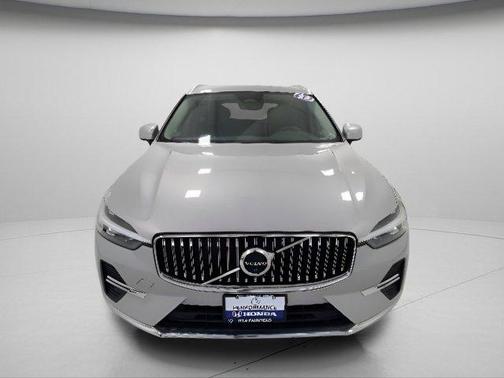 Silver Dawn Metallic 2023 Volvo XC60 B5 Plus Bright Theme