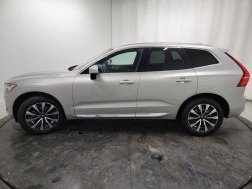 Silver Dawn Metallic 2023 Volvo XC60 B5 Plus Bright Theme
