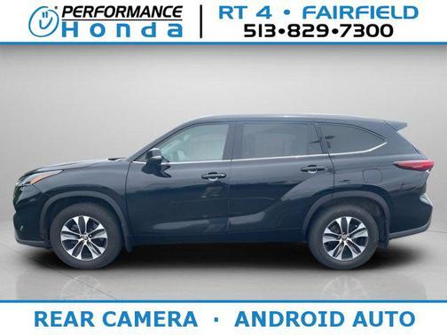 Midnight Black Metallic 2021 Toyota Highlander XLE