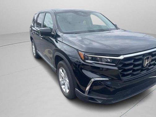 Crystal Black Pearl 2023 Honda Pilot AWD LX