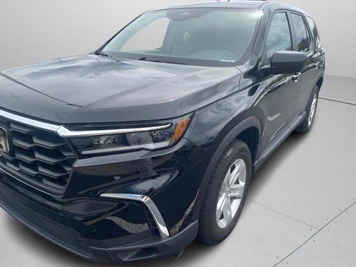 Crystal Black Pearl 2023 Honda Pilot AWD LX