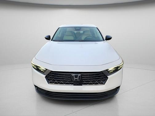 Platinum White Pearl 2026 Honda Accord SE