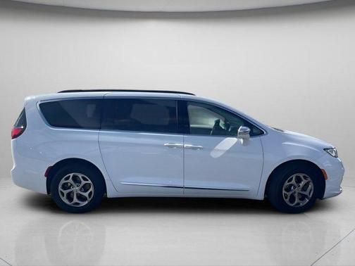 Bright White Clearcoat 2022 Chrysler Pacifica Limited