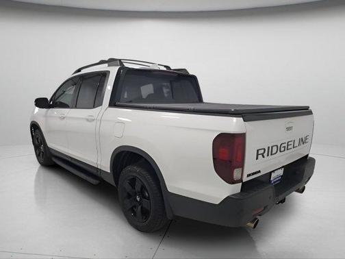 Platinum White Pearl 2024 Honda Ridgeline Black