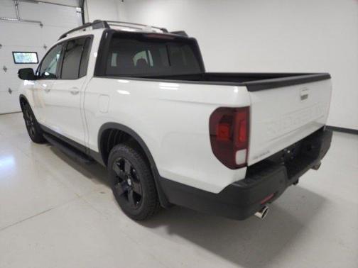 Platinum White Pearl 2024 Honda Ridgeline Black