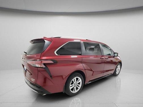 2021 Toyota Sienna Limited 7-Passenger