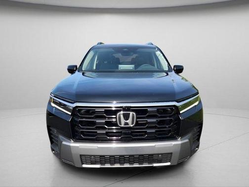 Crystal Black Pearl 2026 Honda Pilot Touring 8-Passenger