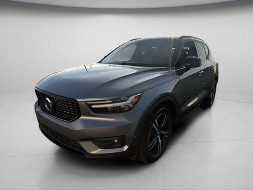 Osmium Gray Metallic 2019 Volvo XC40 T5 R-Design
