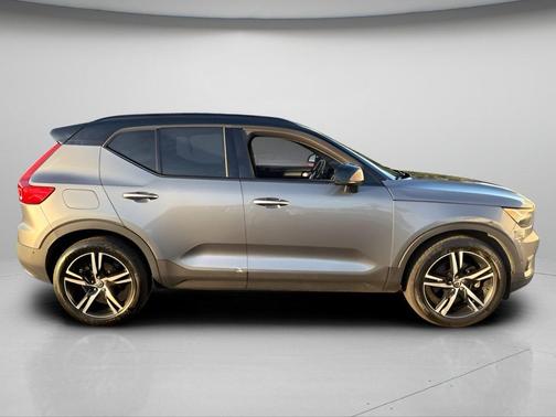 Osmium Gray Metallic 2019 Volvo XC40 T5 R-Design