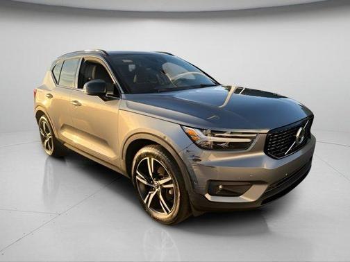 Osmium Gray Metallic 2019 Volvo XC40 T5 R-Design