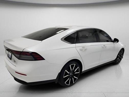 Platinum White Pearl 2023 Honda Accord Hybrid Touring