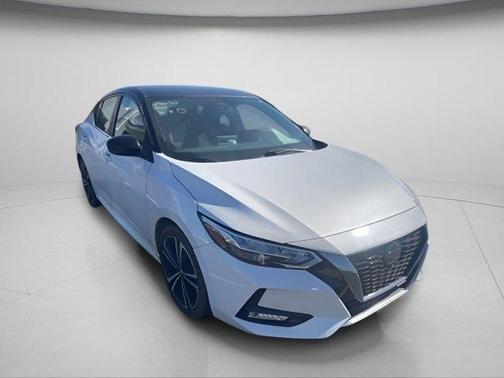 Aspen White/Super Black 2021 Nissan Sentra SR