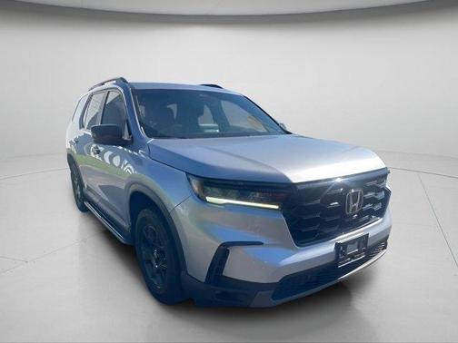 Lunar Silver Metallic 2024 Honda Pilot TrailSport