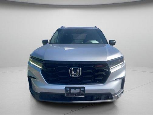 Lunar Silver Metallic 2024 Honda Pilot TrailSport