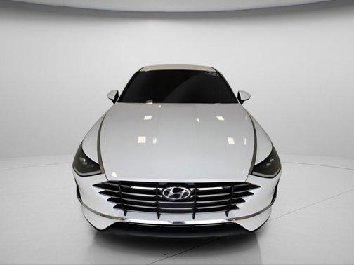 Quartz White 2022 Hyundai SONATA SE